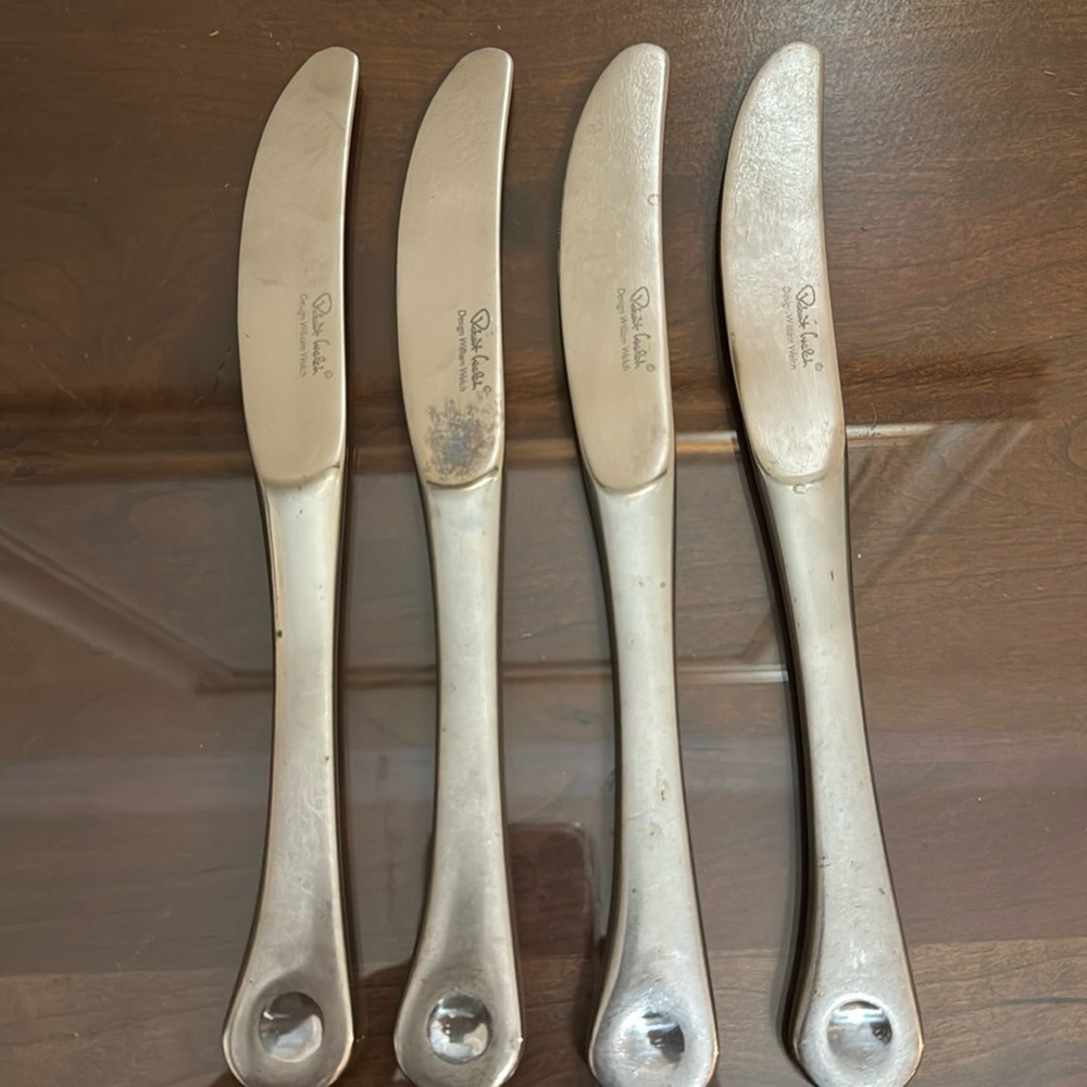 Robert Welch PENDULUM 18/10 Stainless Satin Set of 4 Dinner Knives 9 1/4"